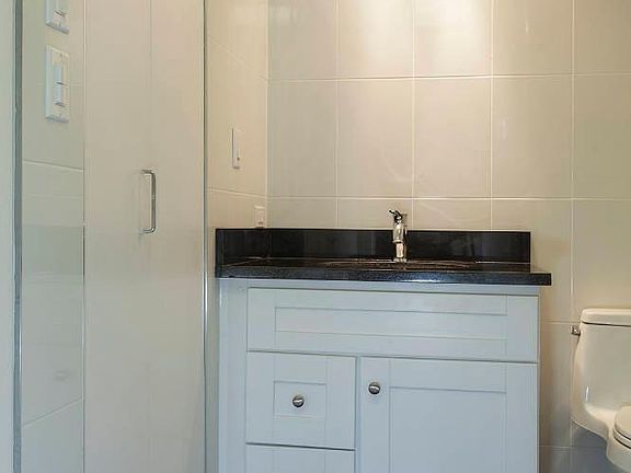 4th image of 532 Laguardia Pl APT 2