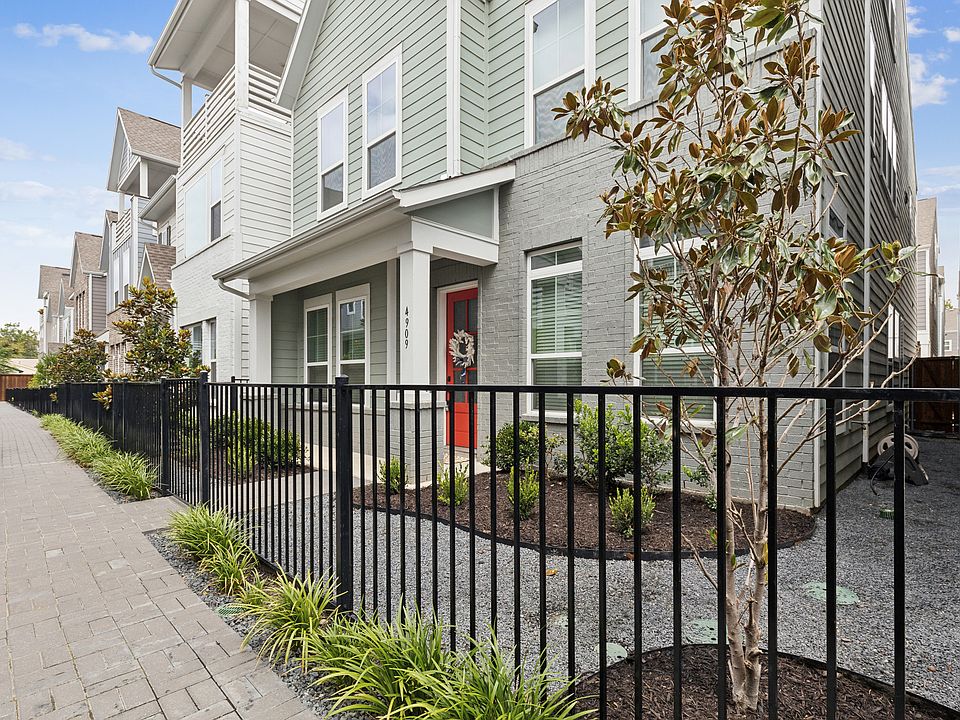 Gorgeous curb appeal!