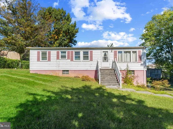 208 E 16th St, Front Royal, VA 22630