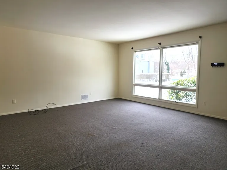 19 Grove St #B — Photo 14