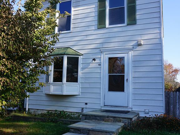 2nd image of 19 Shady Spring Pl