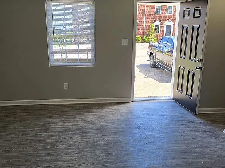 102 Barnes Ln — Photo 5