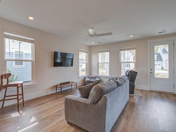 5th image of 447 Cool Bend Ln
