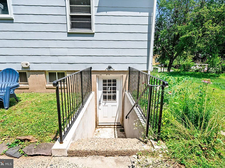 4 Pierson Pl #B — Photo 15