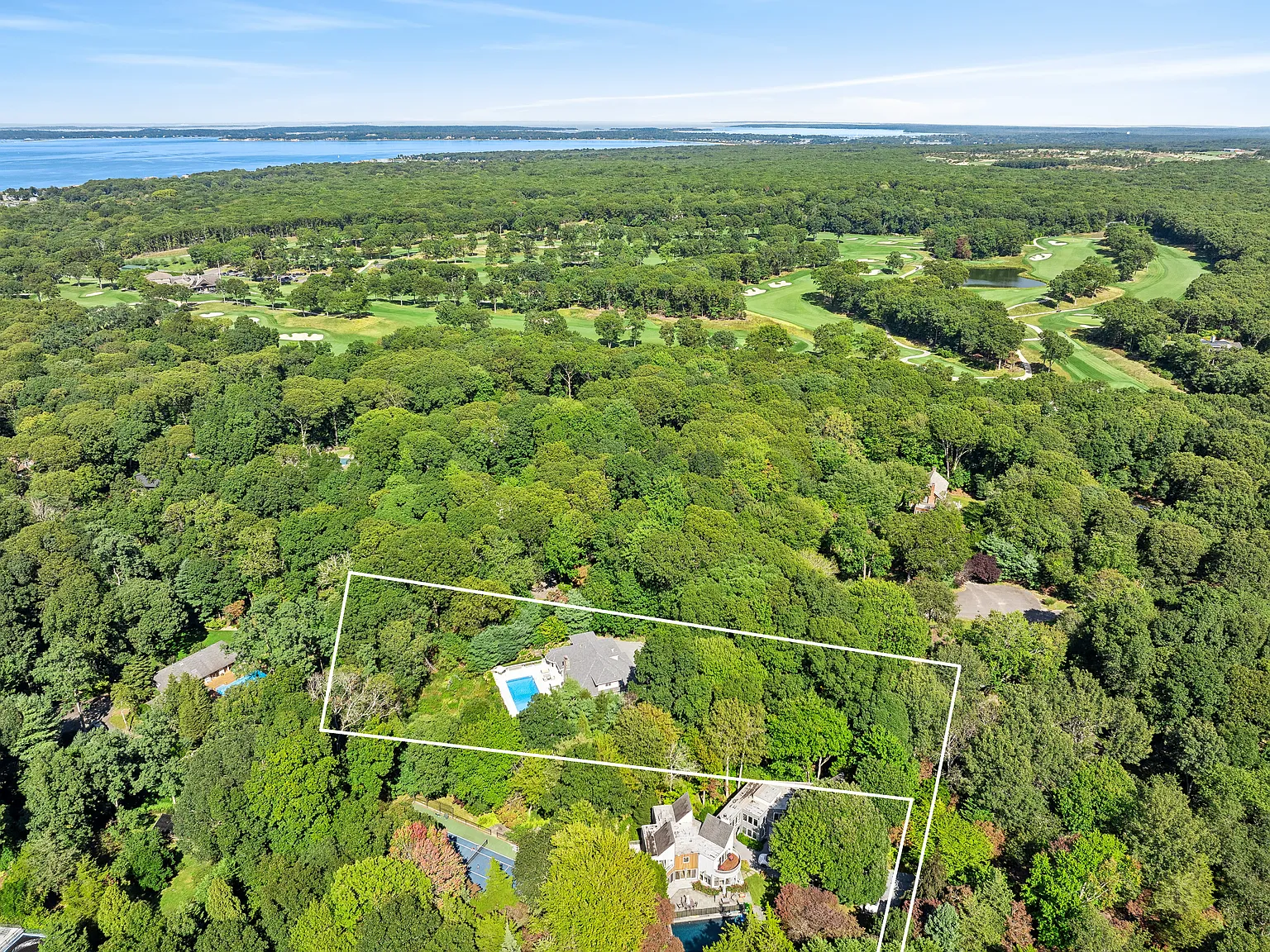 Immaculate Sag Harbor Retreat — Photo 2