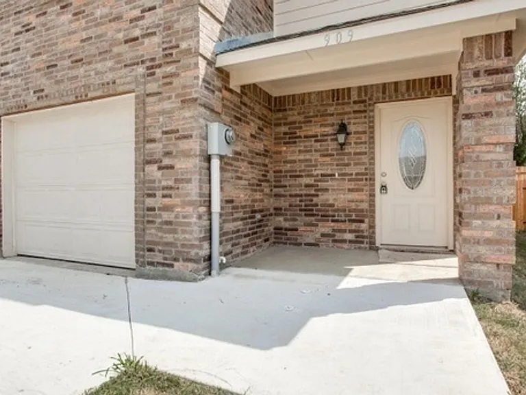 909 Parkplace Rdg — Photo 2