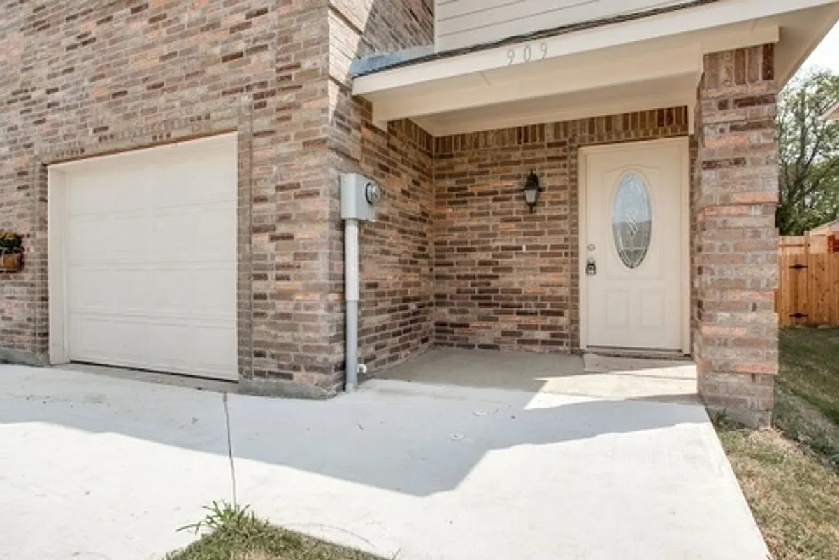 Building Photo - 909 Parkplace Rdg