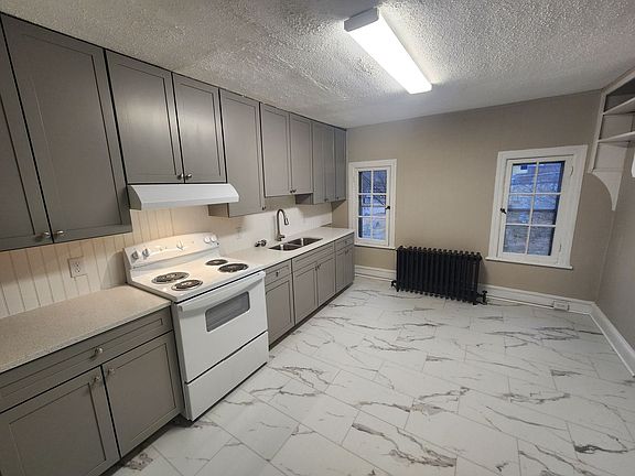 4th image of 651 Lincoln Way W