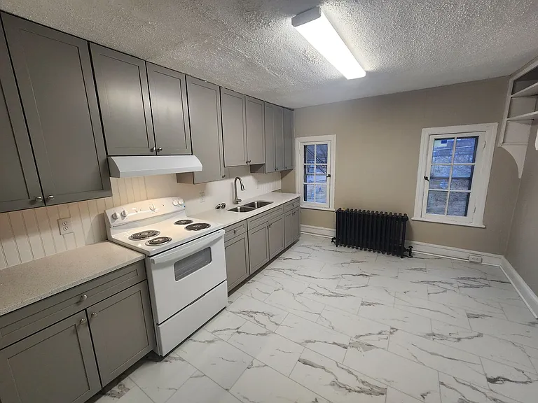 651 Lincoln Way W — Photo 4