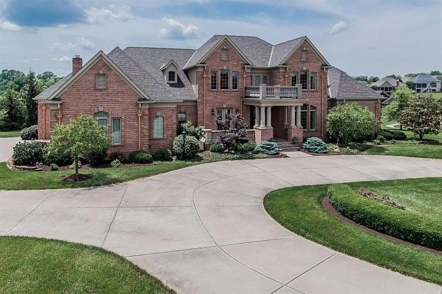 1st image of 944 Rosewood Dr