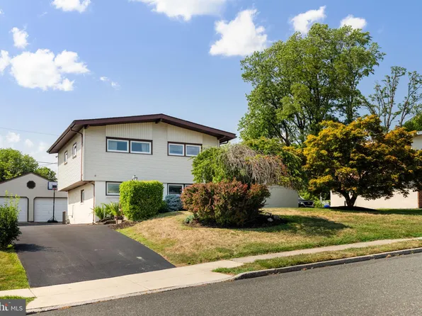 206 Yellowstone Rd, Plymouth Meeting, PA 19462