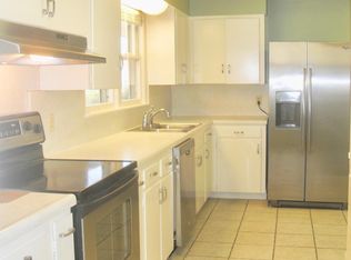 800 Canterbury Hill St, Terrell Hills, TX 78209