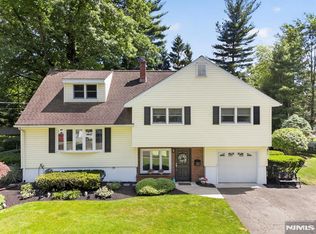 13 Gritman Ct, Westwood, NJ 07675