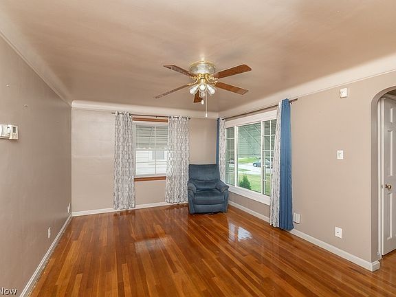 2nd image of 8812 Beech Ave