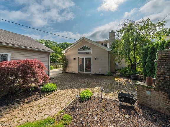 5th image of 450 Lake Forest Dr