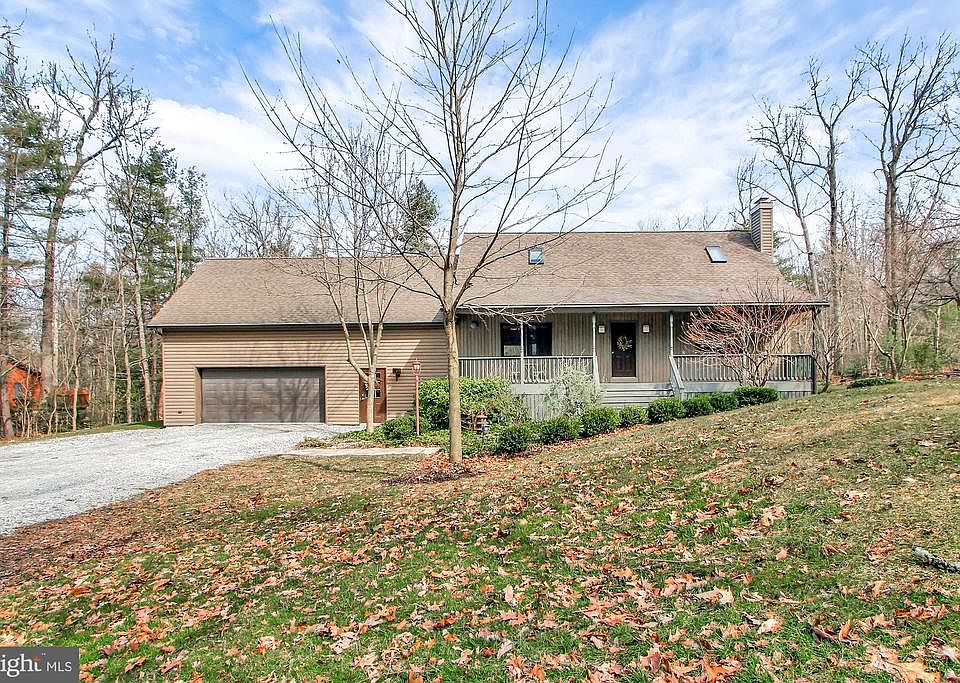 1st image of 299 Oak Dr