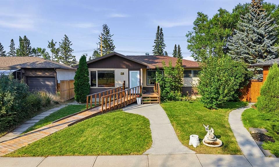 1st image of 20 Rossburn Cres SW