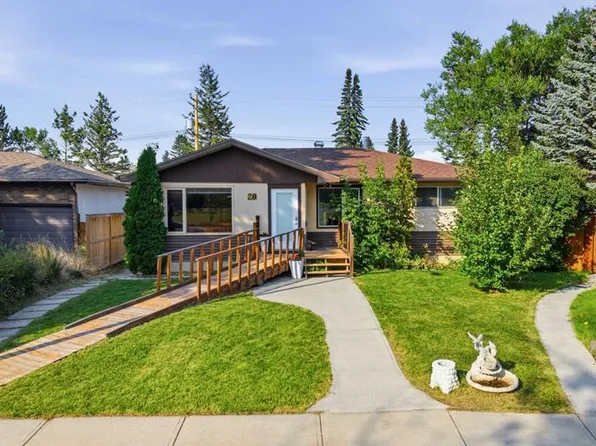 20 Rossburn Cres SW, Calgary, AB T3C 2N5