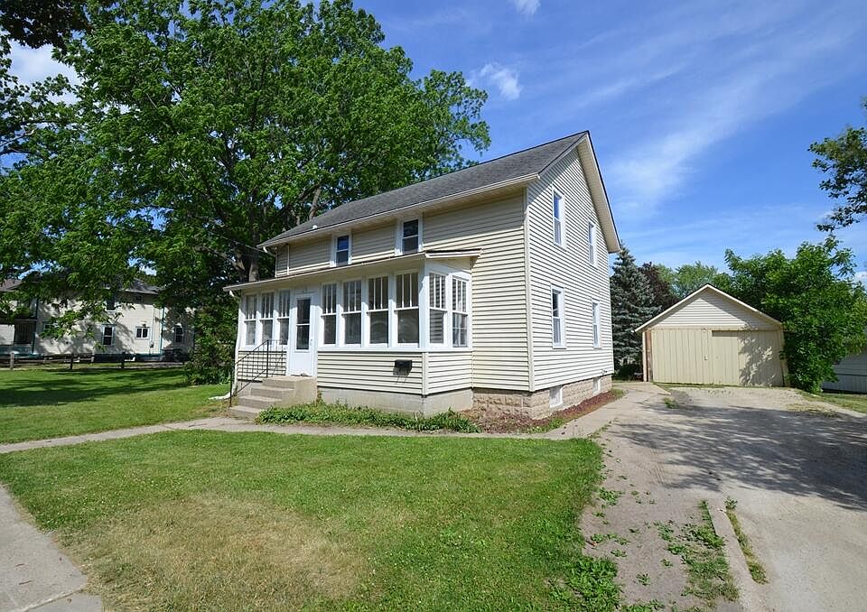 1st image of 271 S Janesville St