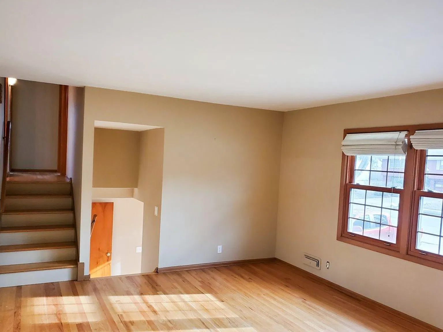 3 bed, 1.5 bath, 1290 sqft, $1,950 — Photo 3