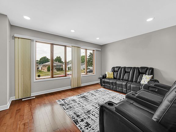 5th image of 3501 Sarah St