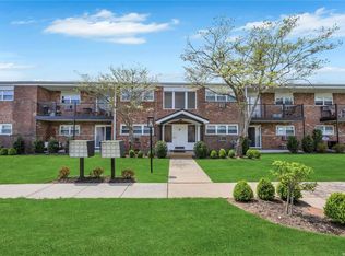 14 Ivy St APT 2B, Farmingdale, NY 11735