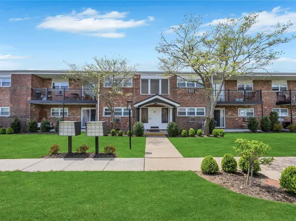 14 Ivy Street #2B, Farmingdale, NY 11735