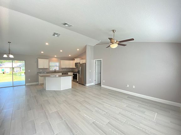 3rd image of 52 Oak Cir