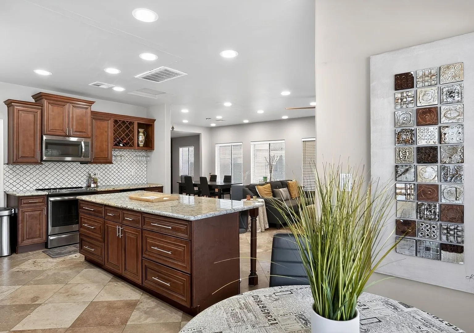 Spacious 4BR House in Phoenix — Photo 3