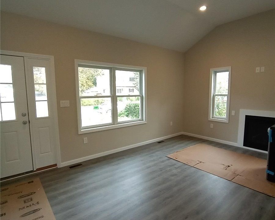 1st image of 15 Islip Blvd