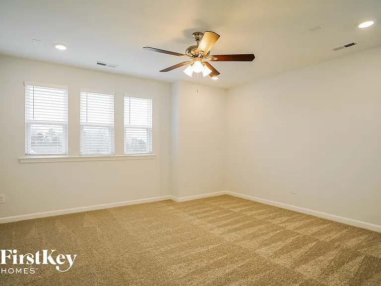 411 Windy Farm Dr — Photo 11