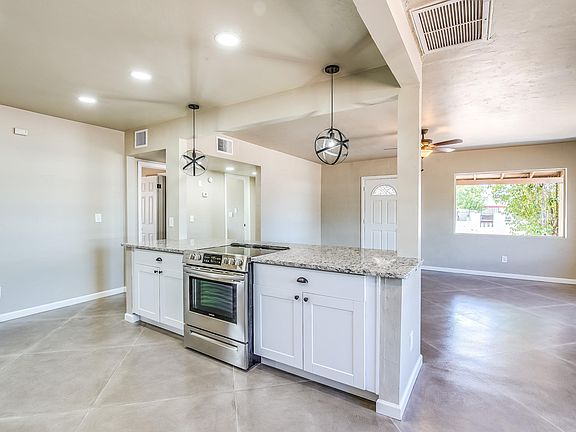 3rd image of 2032 N Baxter Dr