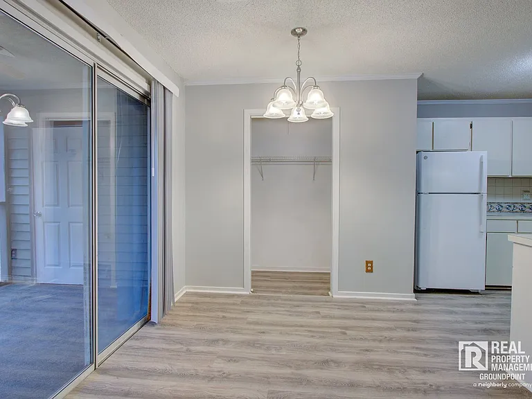 7945 Parklane Ct #905-E — Photo 10