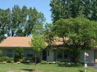 850 Surryse Rd, Lake Zurich, IL 60047