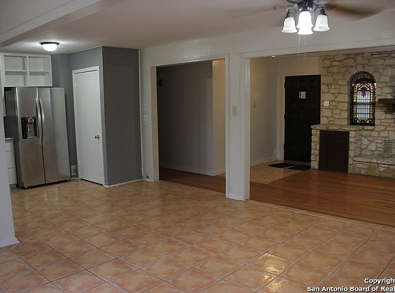 4th image of 115 Longridge Dr