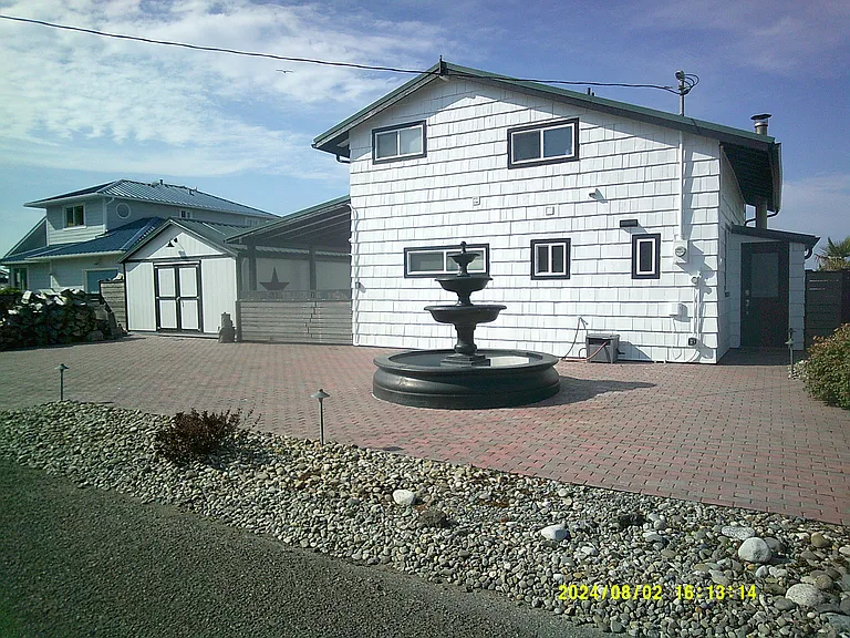 131 Beach Dr — Photo 6