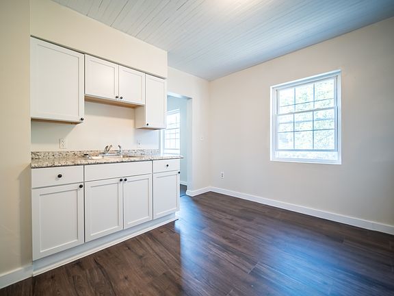 4th image of 2120 Robin St APT 3