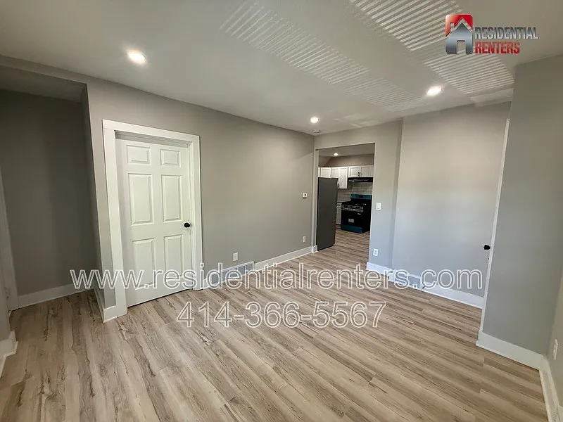 2 bed, 1.0 bath, 900 sqft, $1,395 — Photo 3