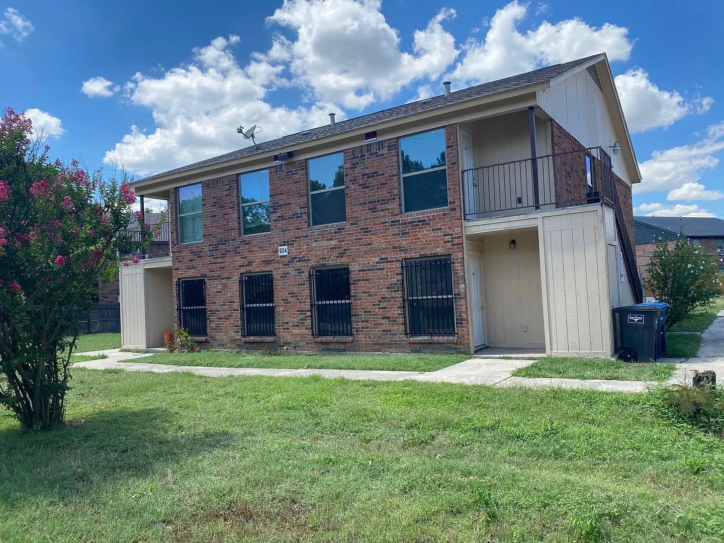 904 Isbell Rd — Photo 1