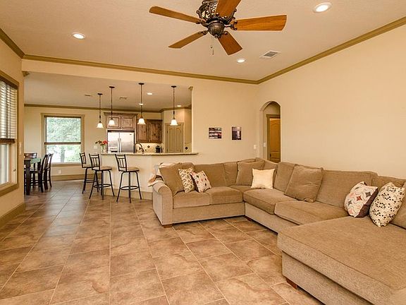 4th image of 597 Clubhouse Dr