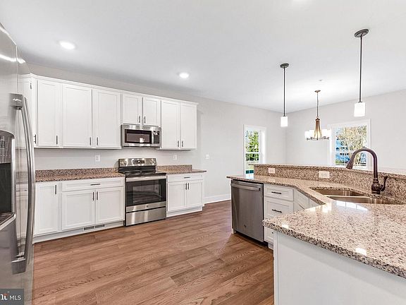 3rd image of 5621 Carvel St