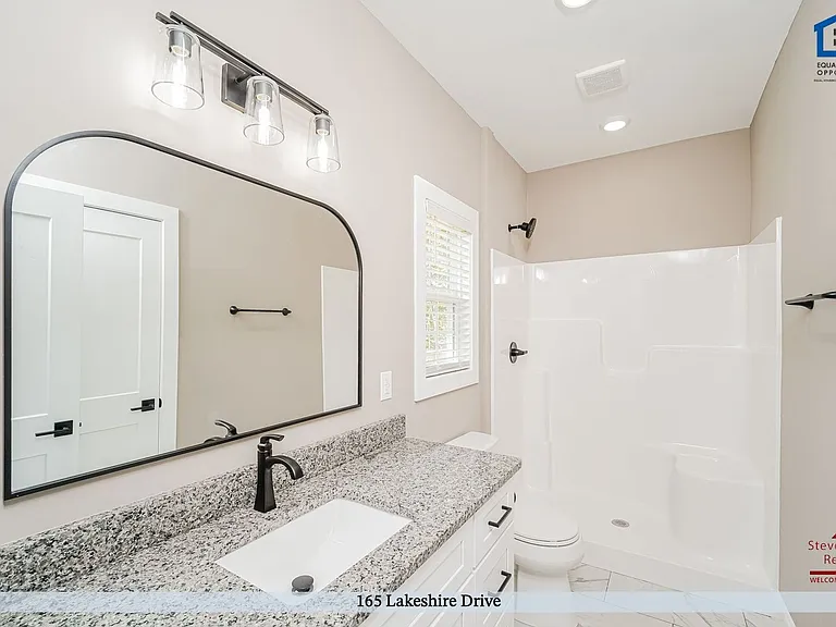 165 Lakeshire Dr — Photo 16