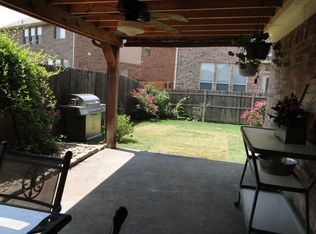 302 Park Meadows Dr, Euless, TX 76039