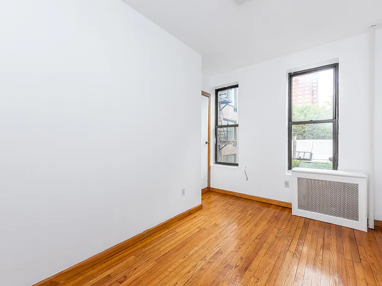 1586 York Ave #4 — Photo 2