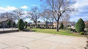 3rd image of 3636 Greenacres Dr #122
