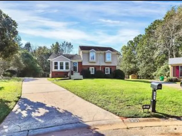301 Red Roan Pl — Photo 3