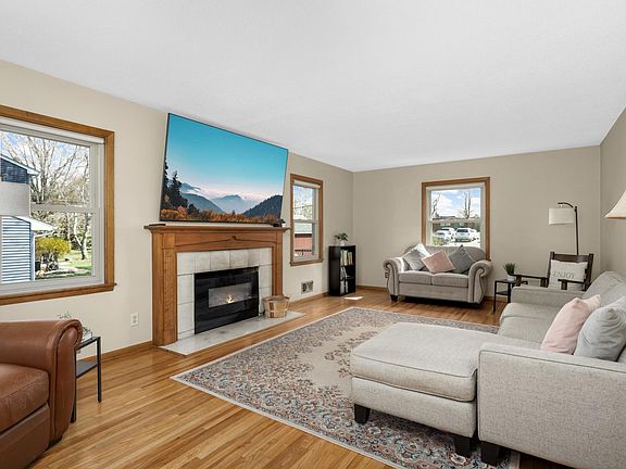 3rd image of 3020 Woodlark Ln