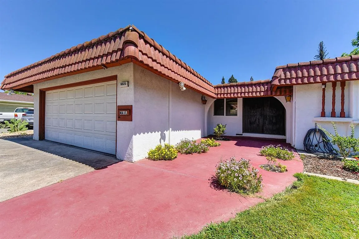 6025 Machado Way photo 1