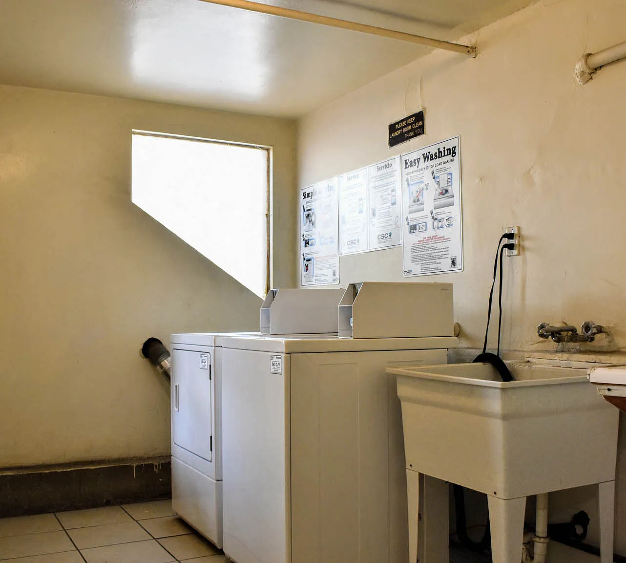 7140 Delongpre Avenue Apartments — Photo 4