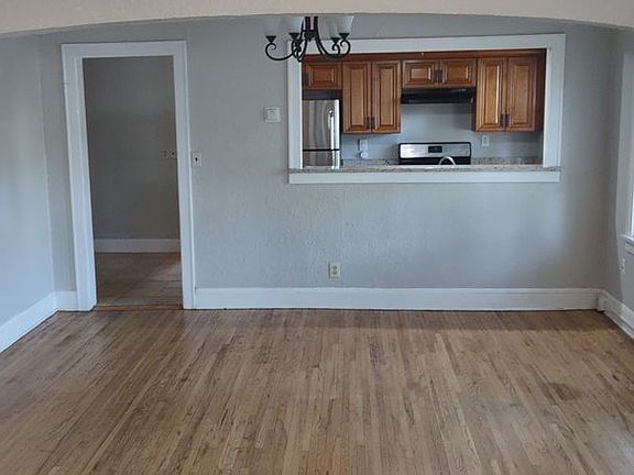 5th image of 2829 Pillsbury Ave S #1